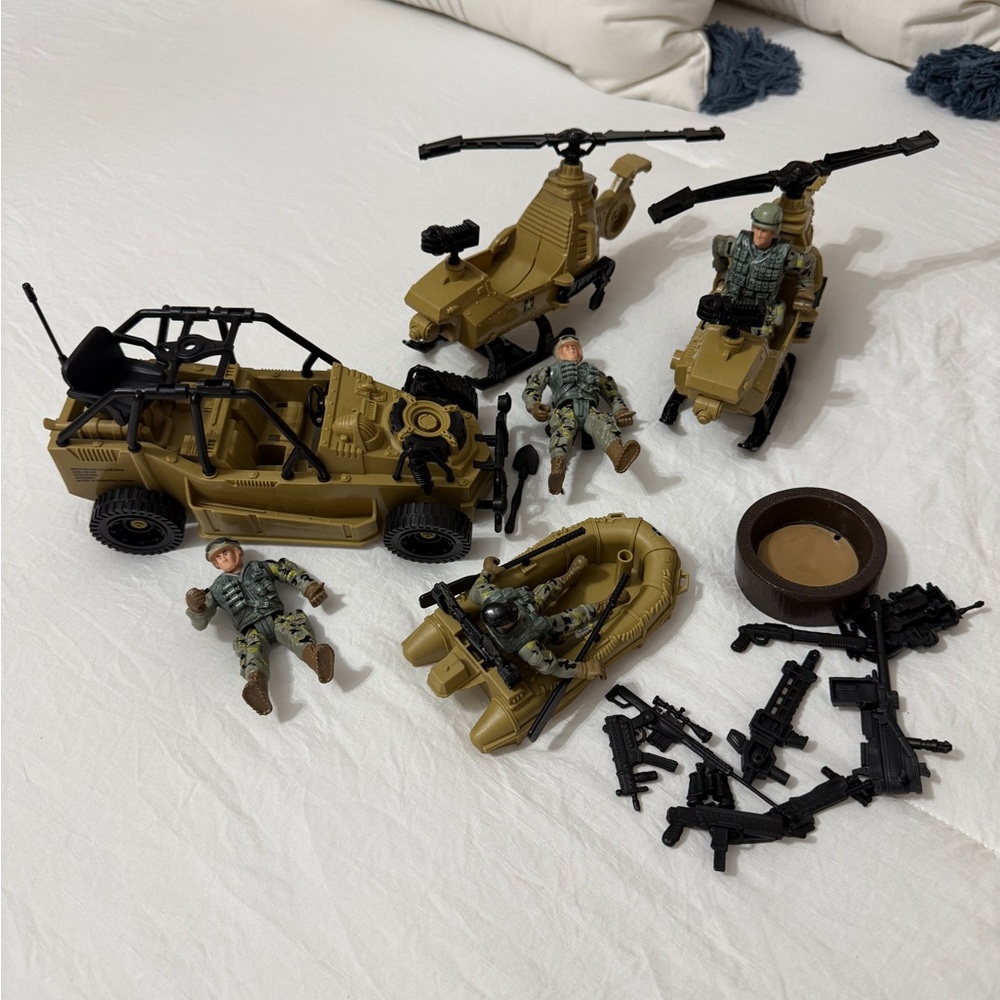 US Military Action Playset with Vehicles and Figures